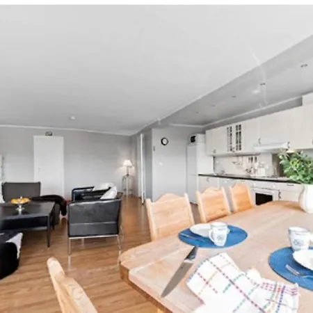Lofoten Sunset & Ocean View Apartment